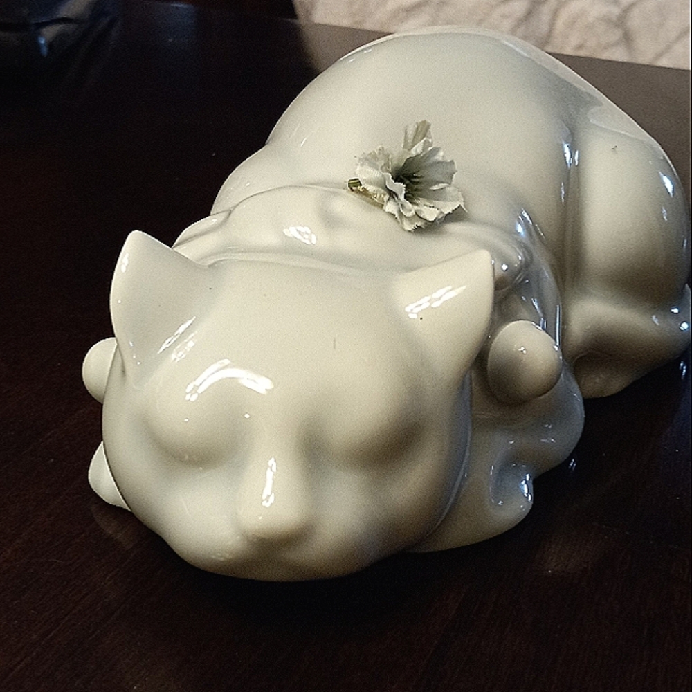 Sleeping Cat Gump's Japanese Celadon Nemuri Neko Figurine Okimono Mid Century